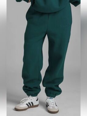 Comfrt minimalist sweatpants. Size medium.